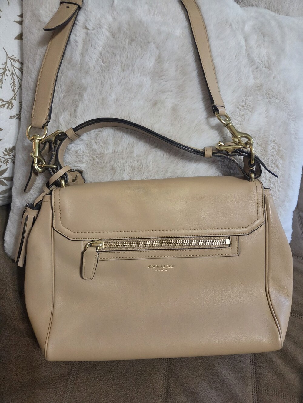 Coach Legacy Romy Pebbled Leather Shoulder Bag in Camel Beige with Flaw. - Picture 4 of 14